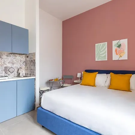 Maria's Bright Flats At The Cathedral نابولي