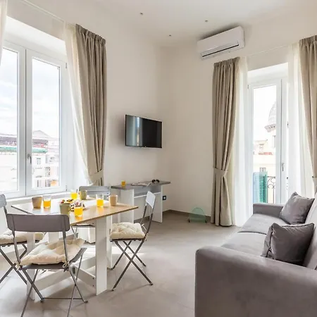 Maria's Bright Flats At The Cathedral شقة *