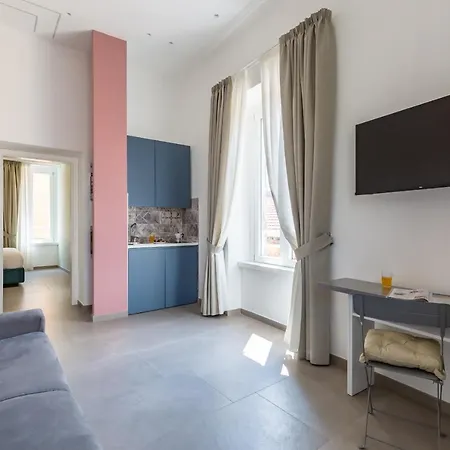 Maria's Bright Flats At The Cathedral شقة