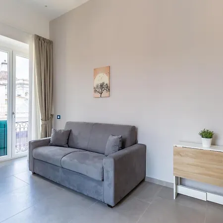 Maria's Bright Flats At The Cathedral شقة