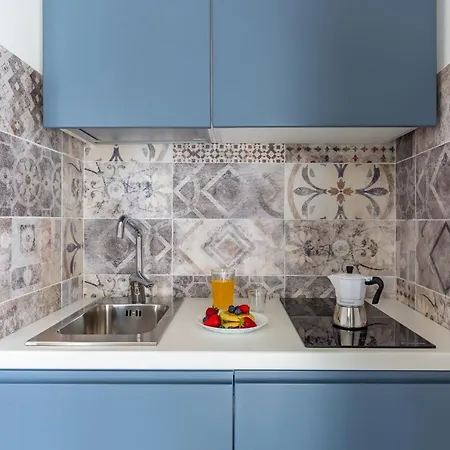 Maria's Bright Flats At The Cathedral *