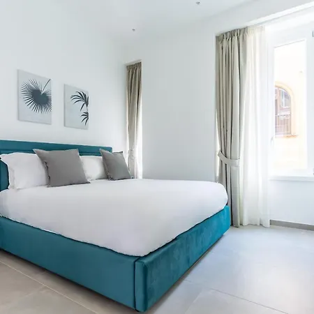 Maria's Bright Flats At The Cathedral شقة *