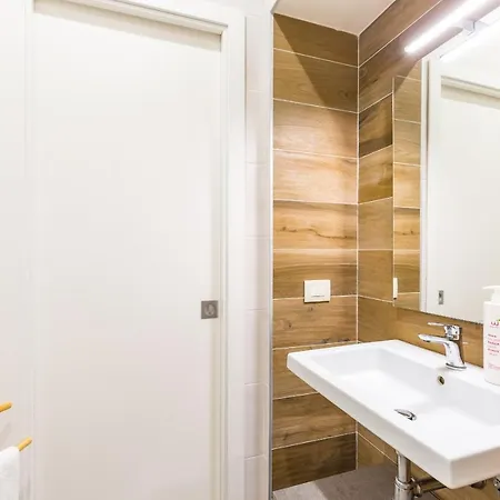 Maria's Bright Flats At The Cathedral شقة نابولي