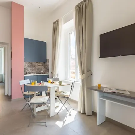 Maria's Bright Flats At The Cathedral *