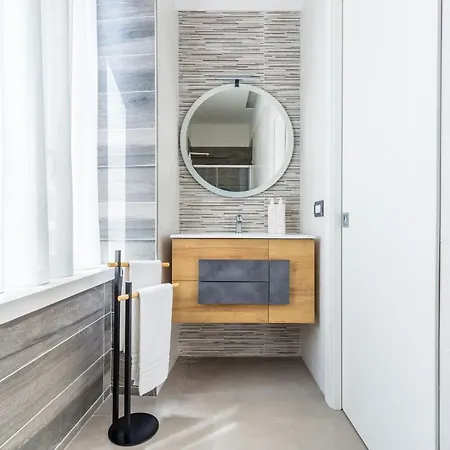 Maria's Bright Flats At The Cathedral شقة *