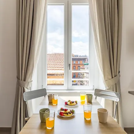 Maria's Bright Flats At The Cathedral شقة نابولي