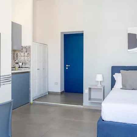 Maria's Bright Flats At The Cathedral * نابولي