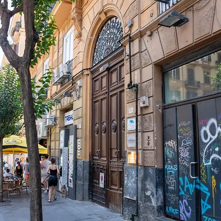 Maria's Bright Flats At The Cathedral * نابولي